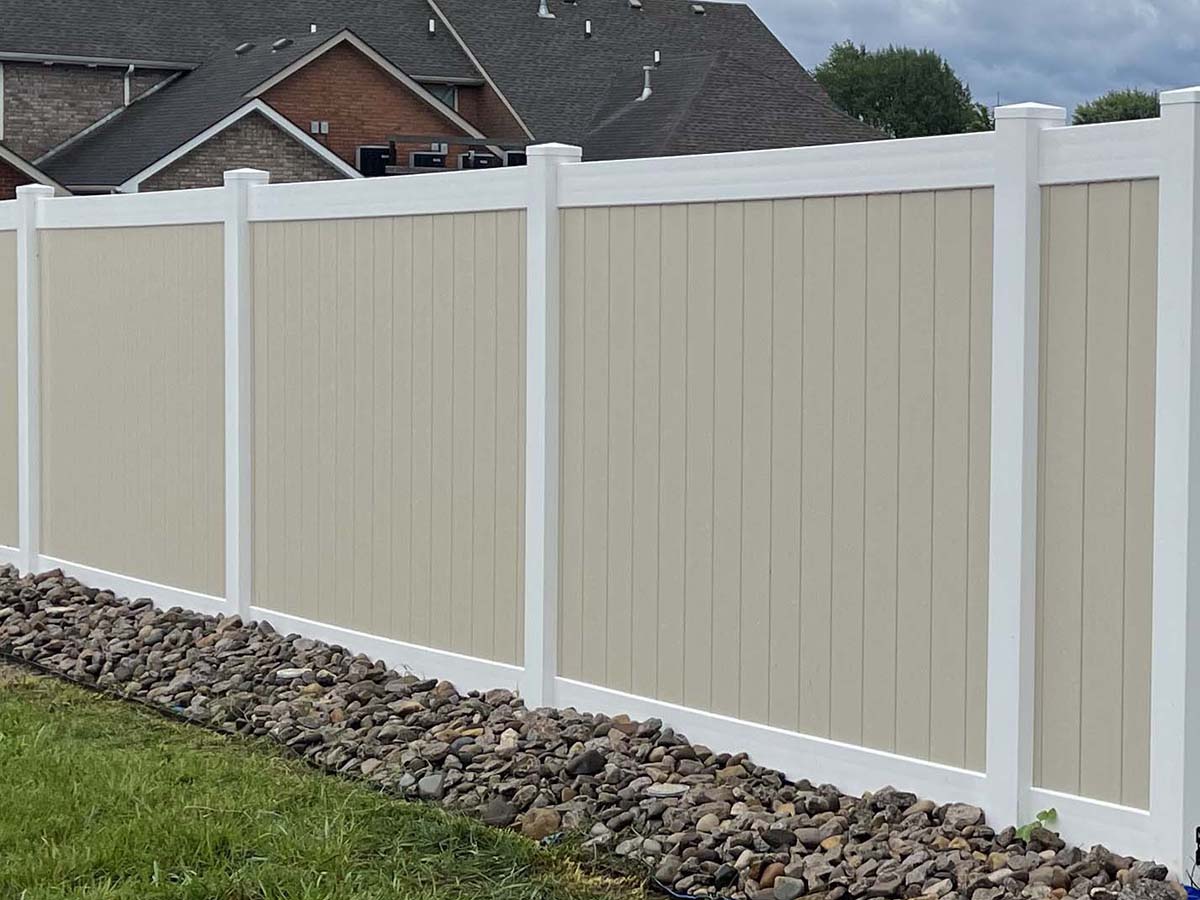 Photo of a Kentucky vinyl fence