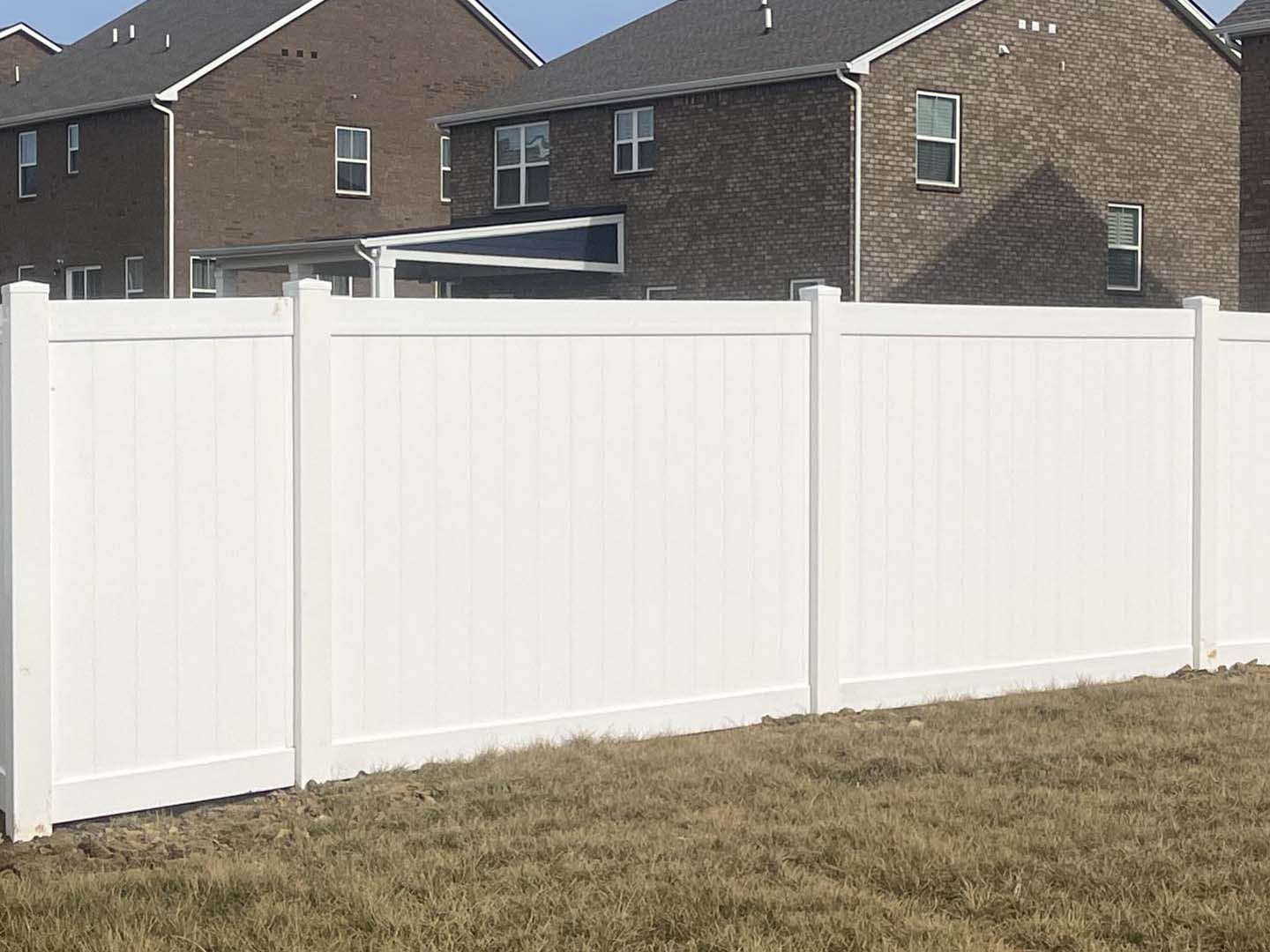 Photo of a residential Gallatin TN vinyl fence