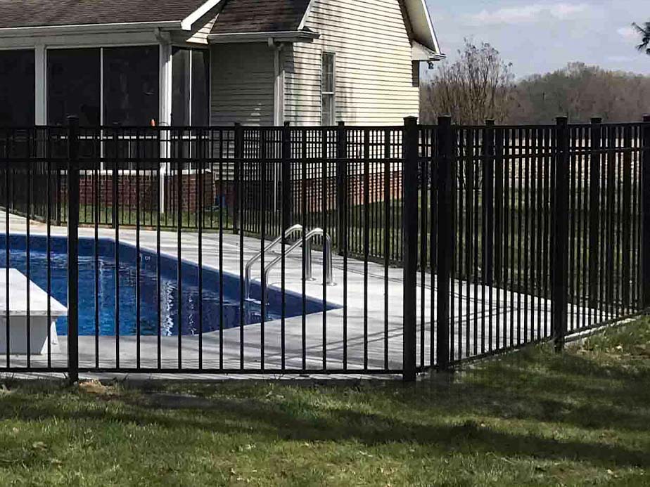 Southern Kentucky & Middle Tennessee residential aluminum fence installation contractor
