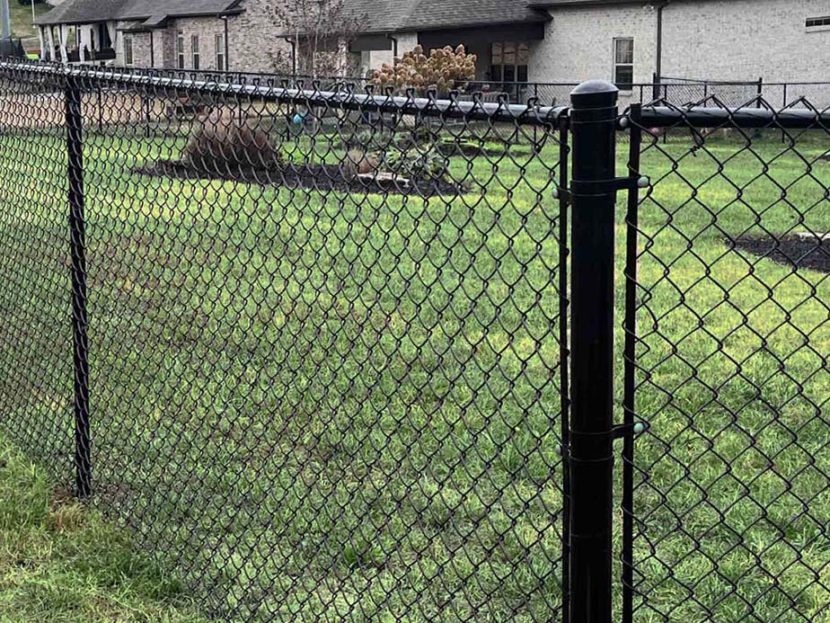 Southern Kentucky & Middle Tennessee residential chain link fence installation contractor
