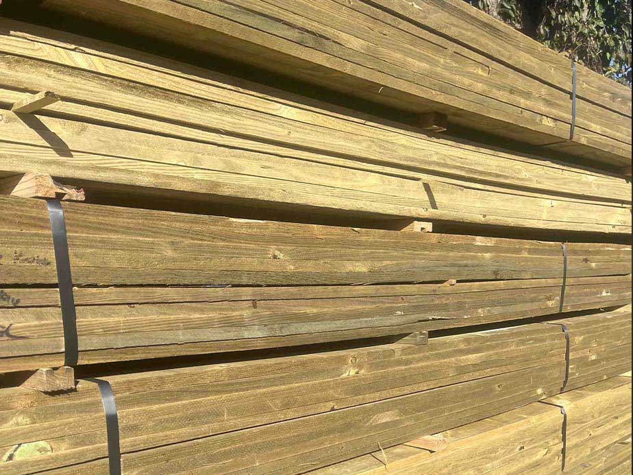 Wood fence material distributor in Bowling Green Kentucky