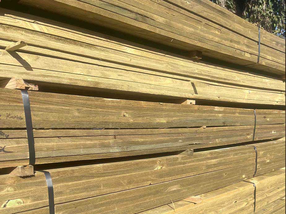 Wood fence material distributor in Columbia Tennessee